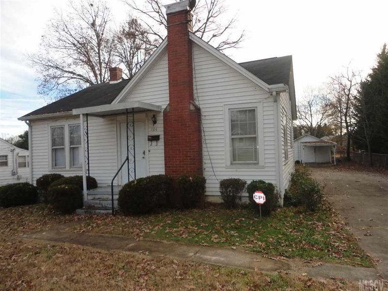 104 19th Ave NE, Hickory, NC 28601