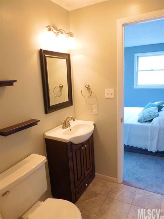 3462 Yorkland Dr, Hickory, NC 28601