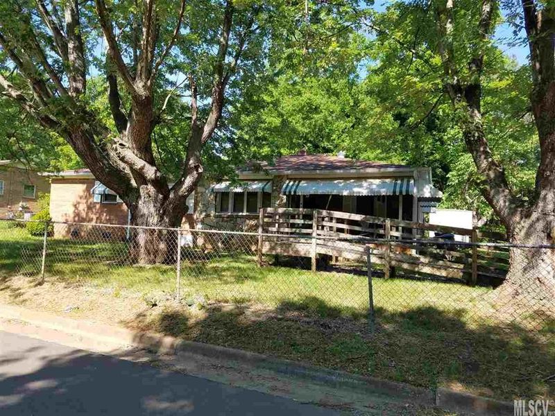 841 2nd St SW, Hickory, NC 28602
