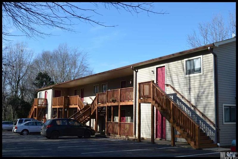1207 12th St NE, Hickory, NC 28601