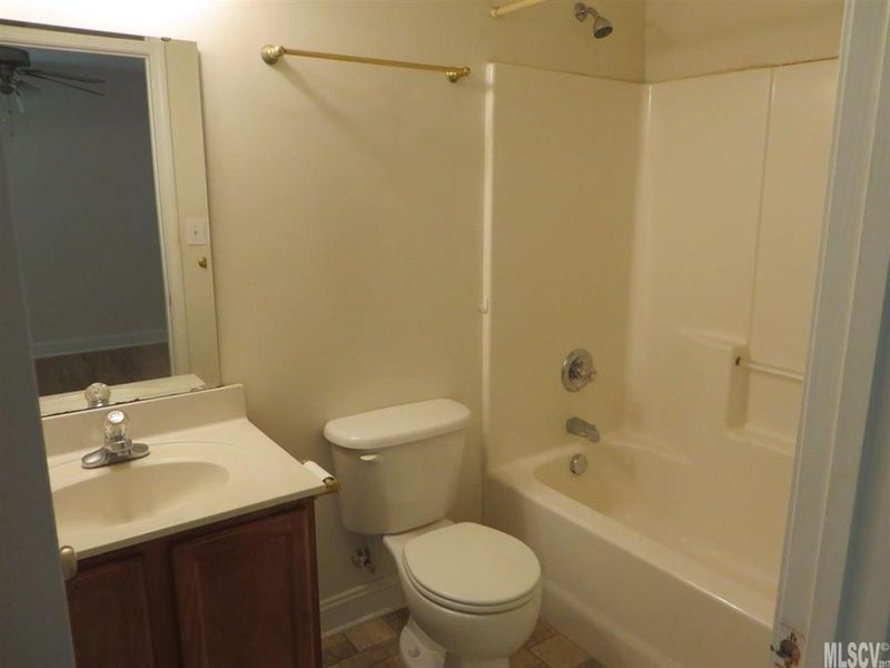 517 1st St SW, Hickory, NC 28607