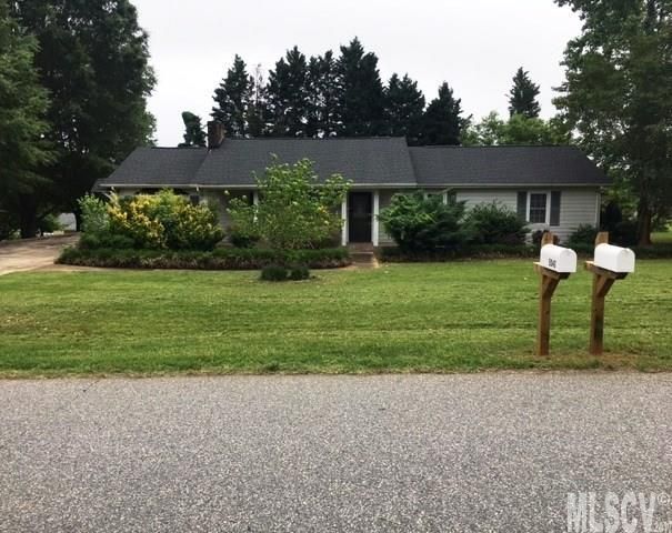 5043 Forest Ridge Dr, Hickory, NC 28602