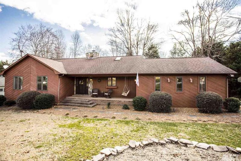 4076 Hemingway Dr, Hickory, NC 28601