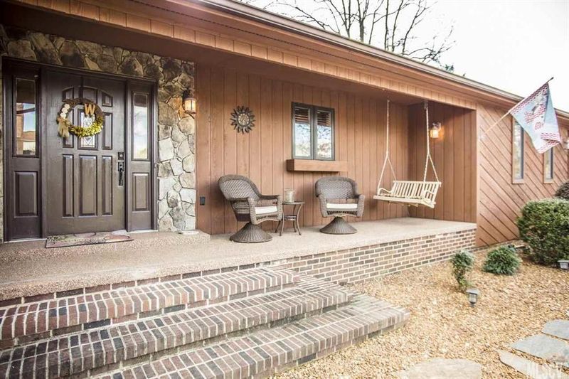 4076 Hemingway Dr, Hickory, NC 28601