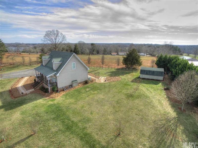 5175 Overlook Dr, Claremont, NC 28610