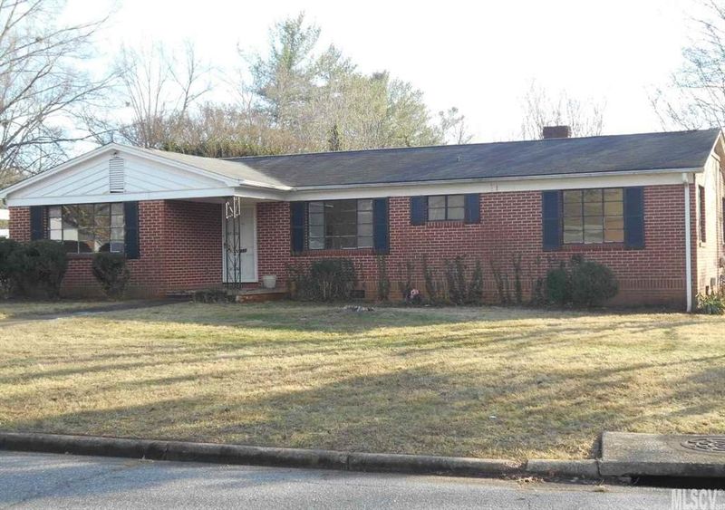 237 10th Ave NW, Hickory, NC 28601