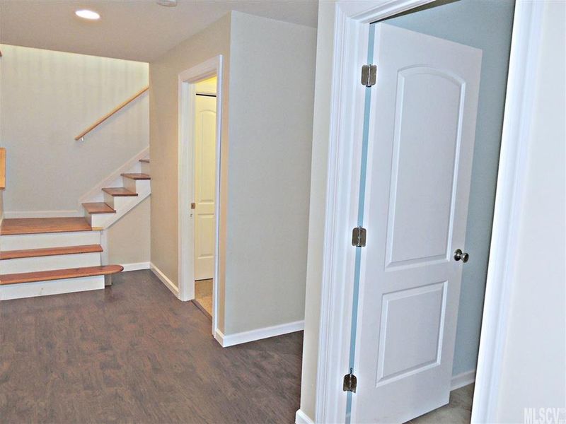 1609 Rayland Dr, Hickory, NC 28601