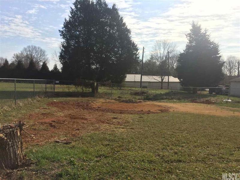 2242 Chatham St, Newton, NC 28613