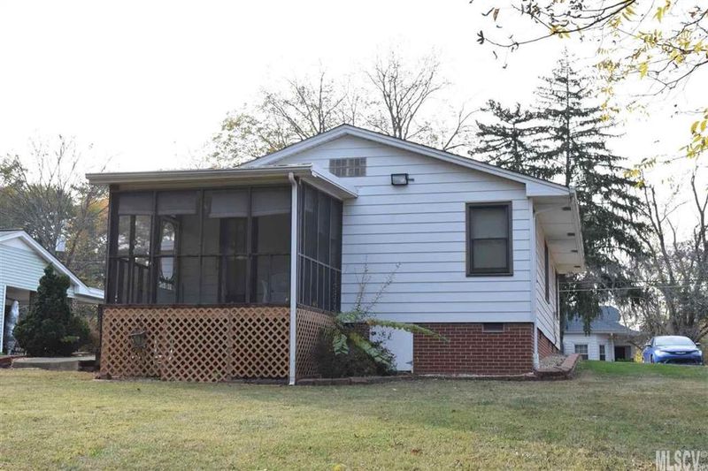 425 7th St SW, Hickory, NC 28602