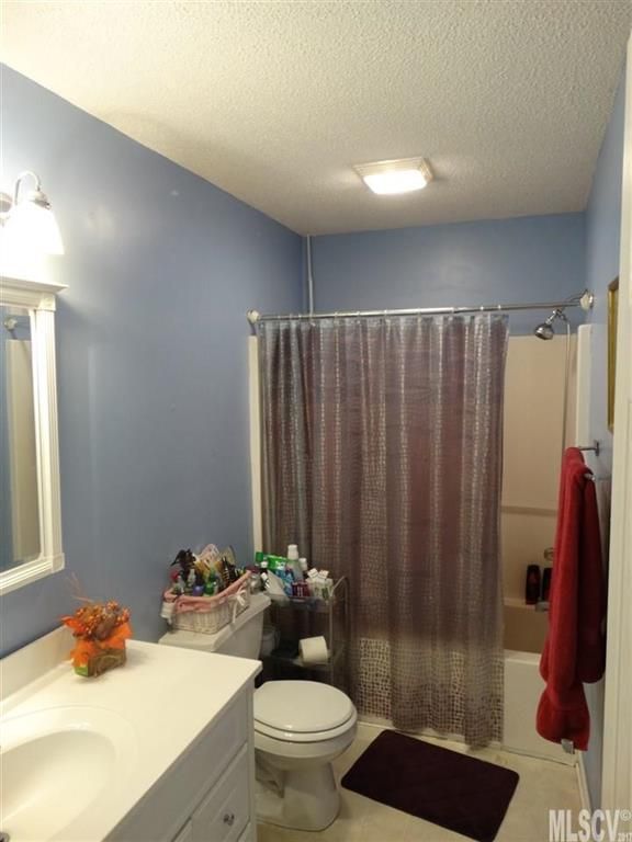 4340 N Center St #304, Hickory, NC 28601