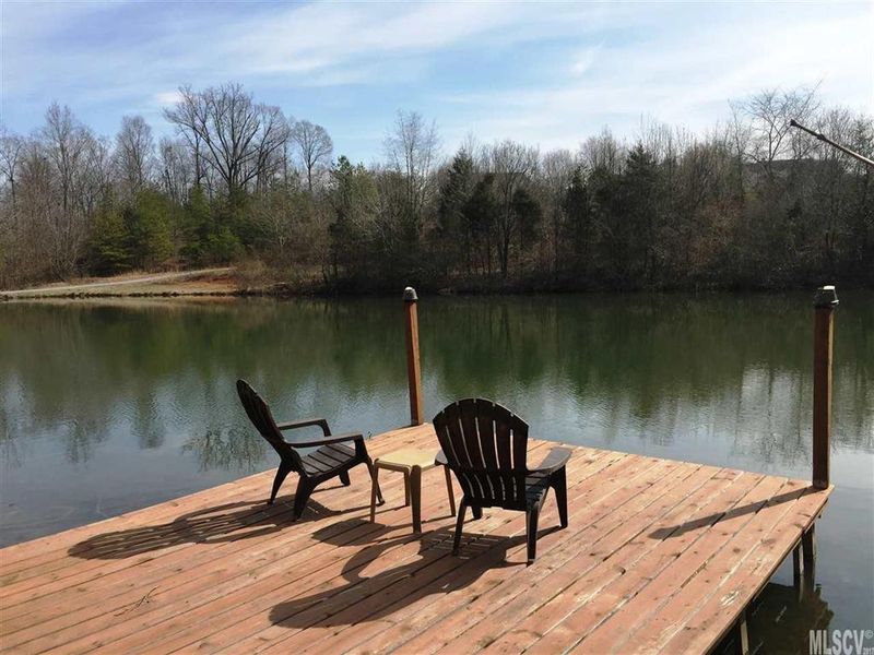 1922 Kings Grant Dr, Newton, NC 28658