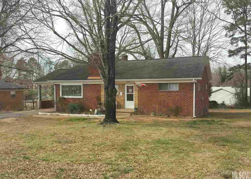 2005 24th St NE, Hickory, NC 28601