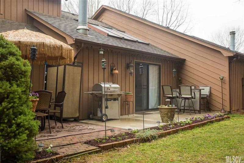 1622 12th St NE, Hickory, NC 28601