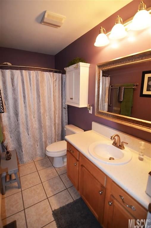 1812 Holden Dr, Lincolnton, NC 28092