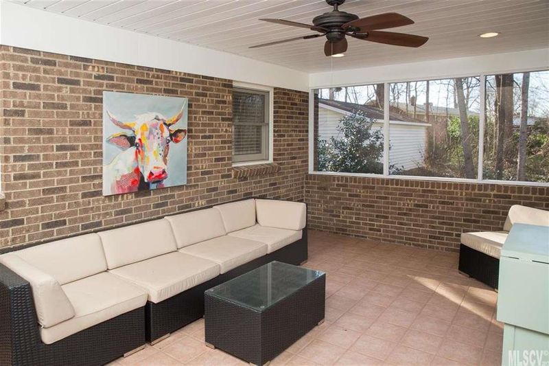1015 Rolling Green Dr, Newton, NC 28658