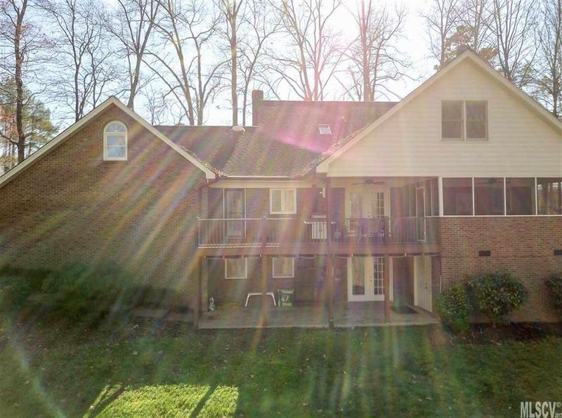 1015 Rolling Green Dr, Newton, NC 28658