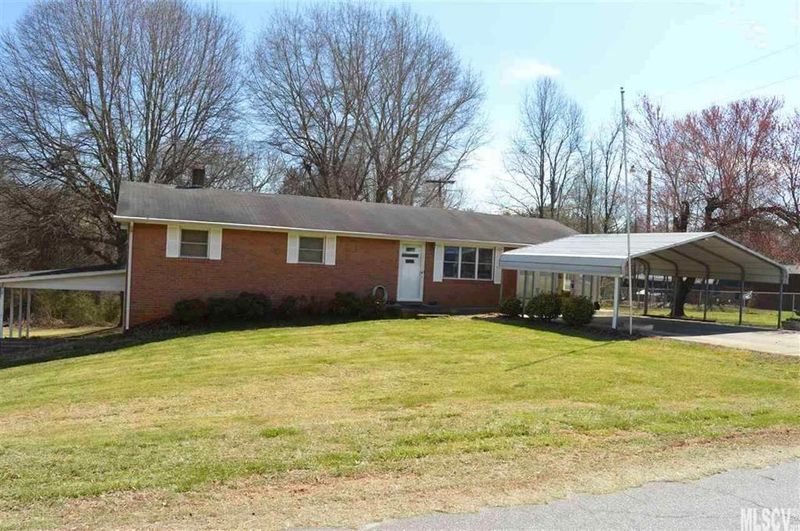 300 14th Ave SE, Hickory, NC 28602