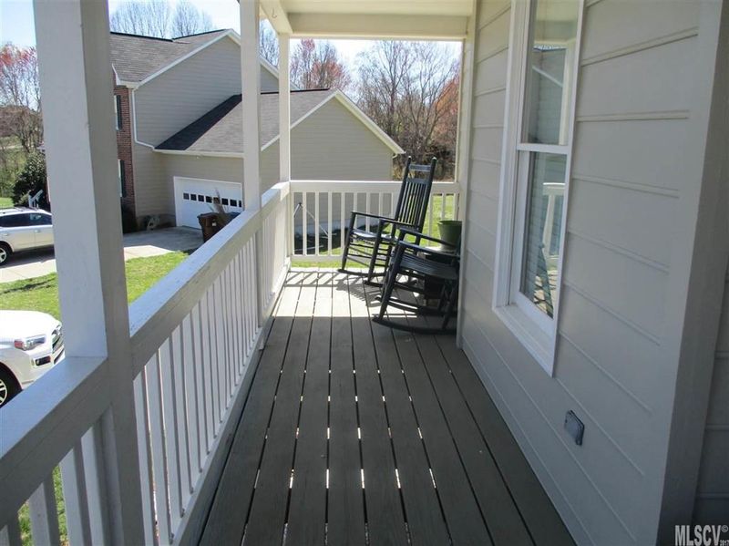 1698 Berkshire Dr, Hickory, NC 28601