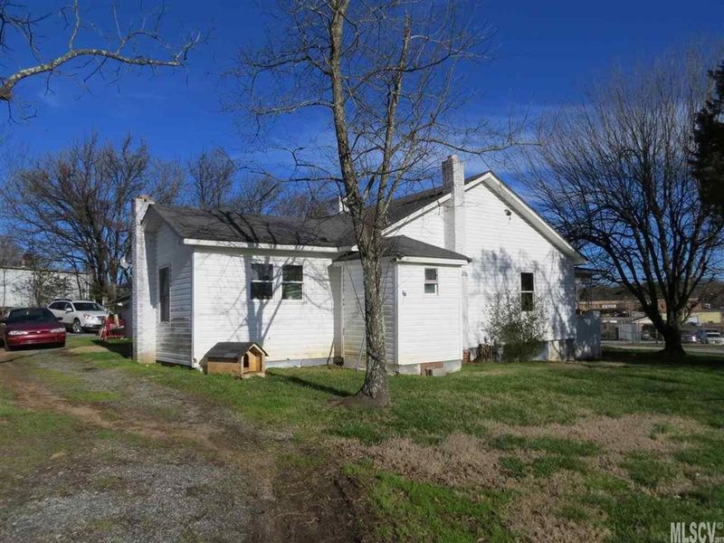930 19th St SW, Hickory, NC 28602