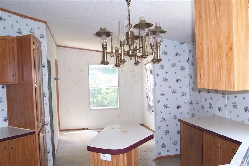 1061 Remington Dr, Conover, NC 28613