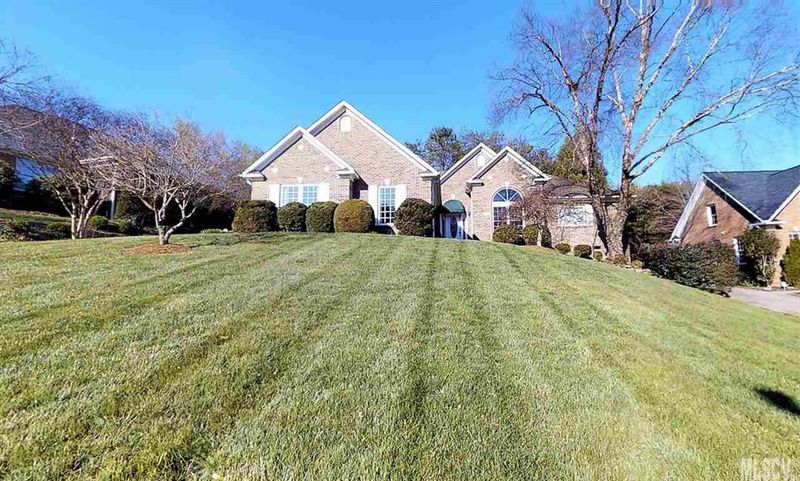4521 9th St NE, Hickory, NC 28601