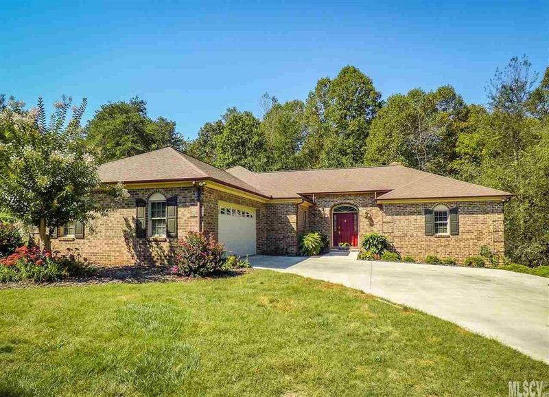 2705 Lyle Ct NE, Conover, NC 28613