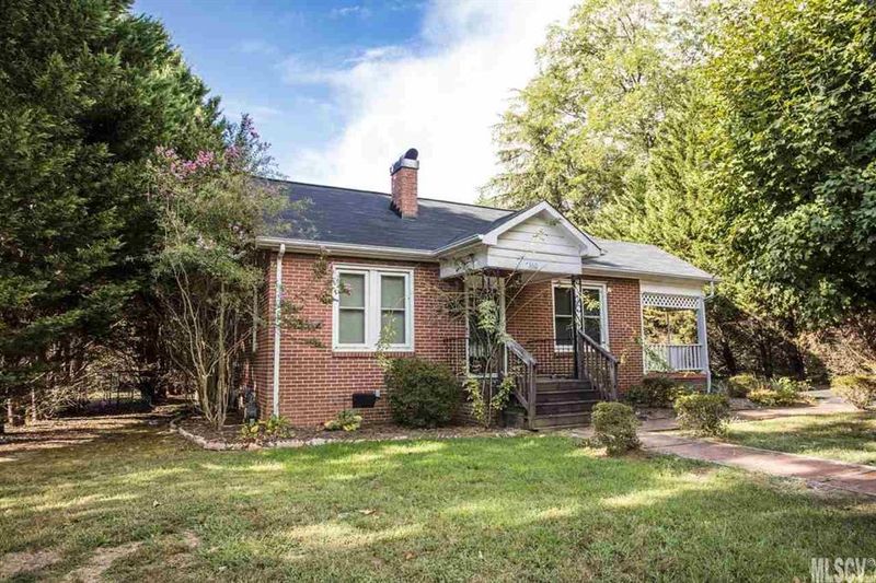 360 20th Ave NE, Hickory, NC 28601