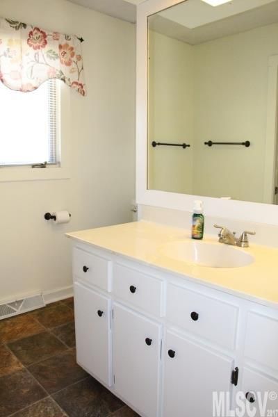 1766 Deep Cove Dr, Conover, NC 28613