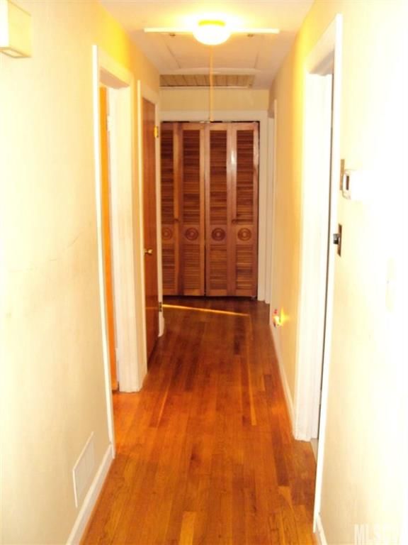 831 7th St SE, Hickory, NC 28602