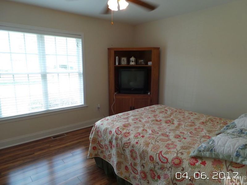 1815 Pipers Ridge Cir NW, Conover, NC 28613
