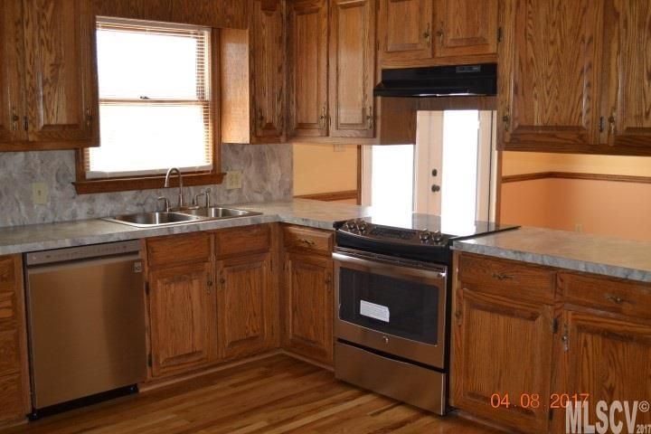 1089 Oak Creek Dr, Conover, NC 28613