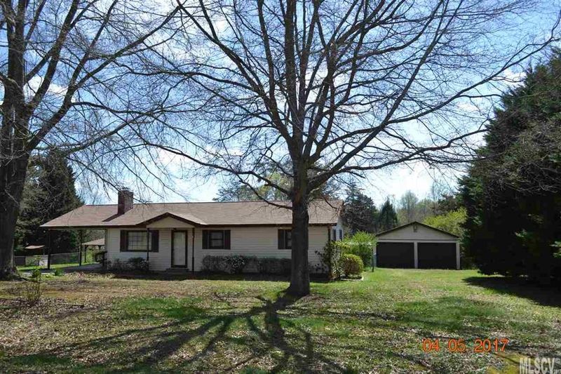 1821 Hooper St, Newton, NC 28658