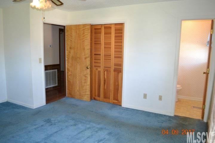 1821 Hooper St, Newton, NC 28658