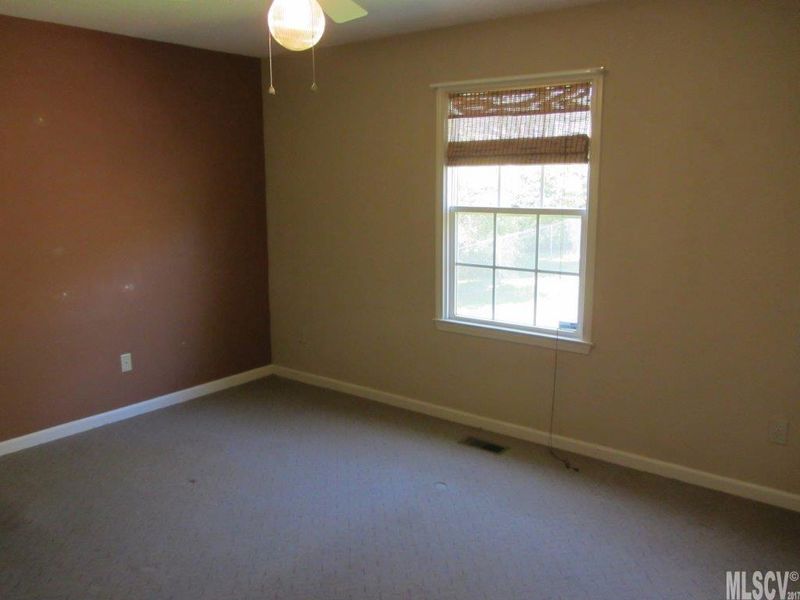 495 23rd Ave Dr NE, Hickory, NC 28601
