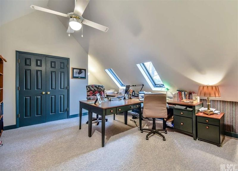20400 Havenview Dr, Cornelius, NC 28031