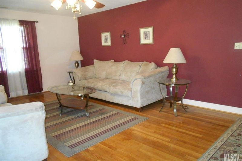 2021 32nd St NE, Hickory, NC 28601