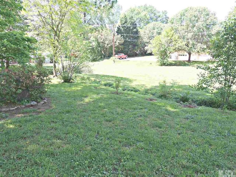 1312 33rd St SE, Conover, NC 28613