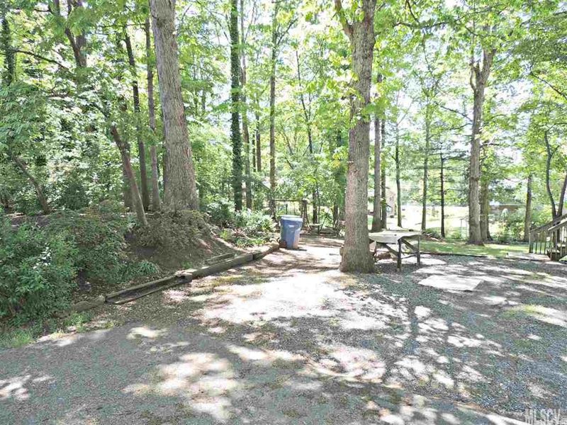 1312 33rd St SE, Conover, NC 28613