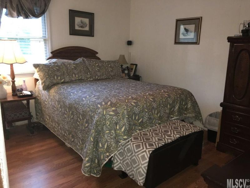 821 Ford Dr, Lowell, NC 28098