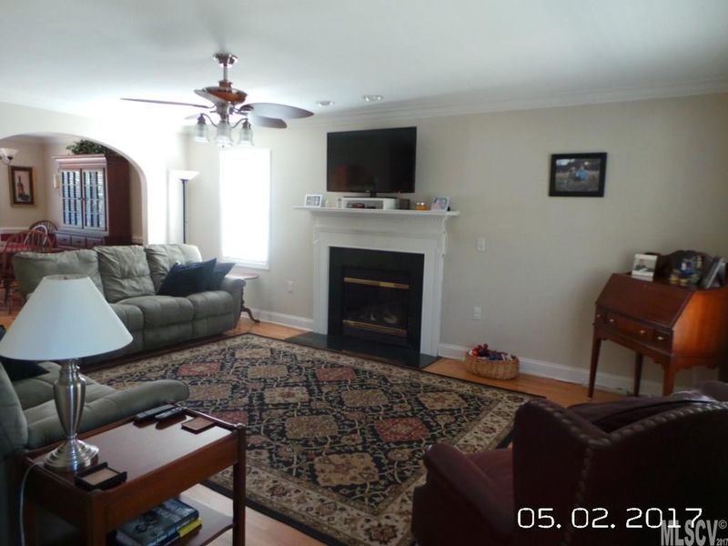 619 16th Ave SE, Hickory, NC 28602