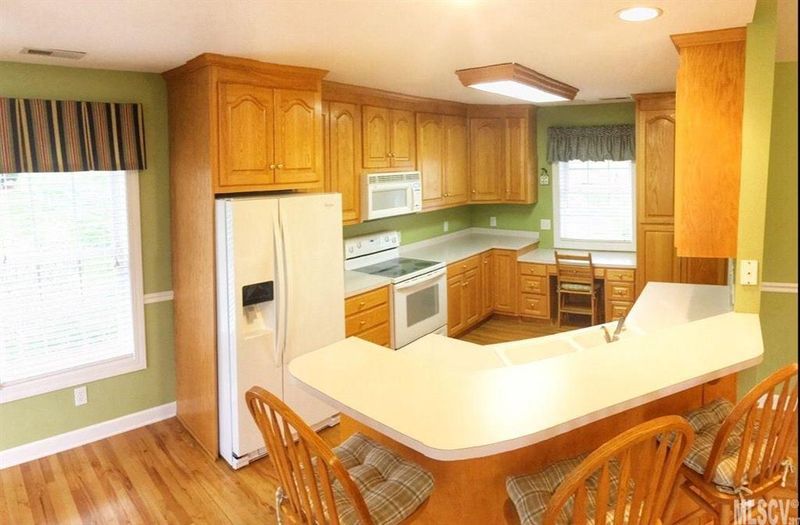 1110 Edgefield Ln, Newton, NC 28652