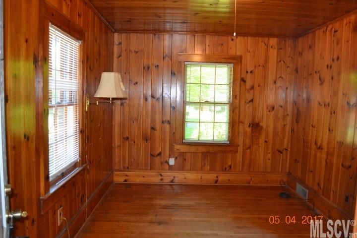 112 3rd St NE, Conover, NC 28661