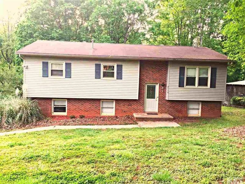 2119 Alamance Dr, Newton, NC 28658