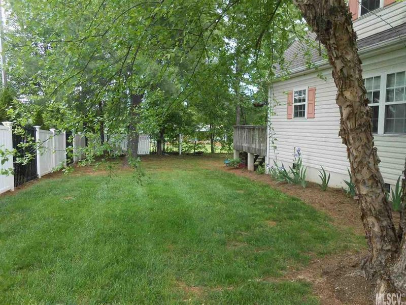3832 16th St NE #A, Hickory, NC 28601