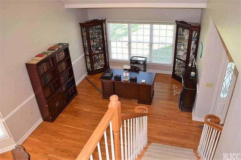 2577 Ironwood Dr, Hickory, NC 28602