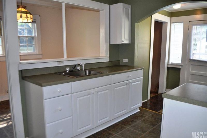 902 E Broad St, Statesville, NC 28677