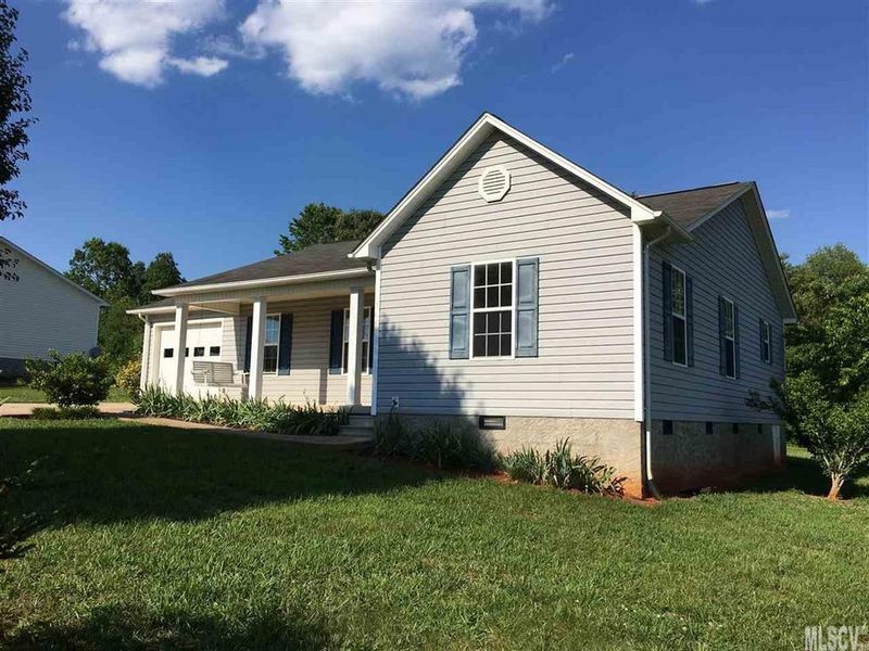 2193 Samanthas, Newton, NC 28658