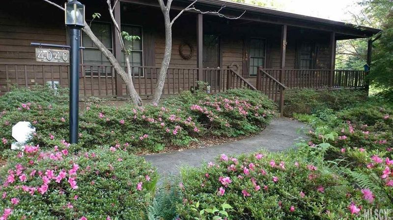 4040 26th Street Ct NE, Hickory, NC 28601