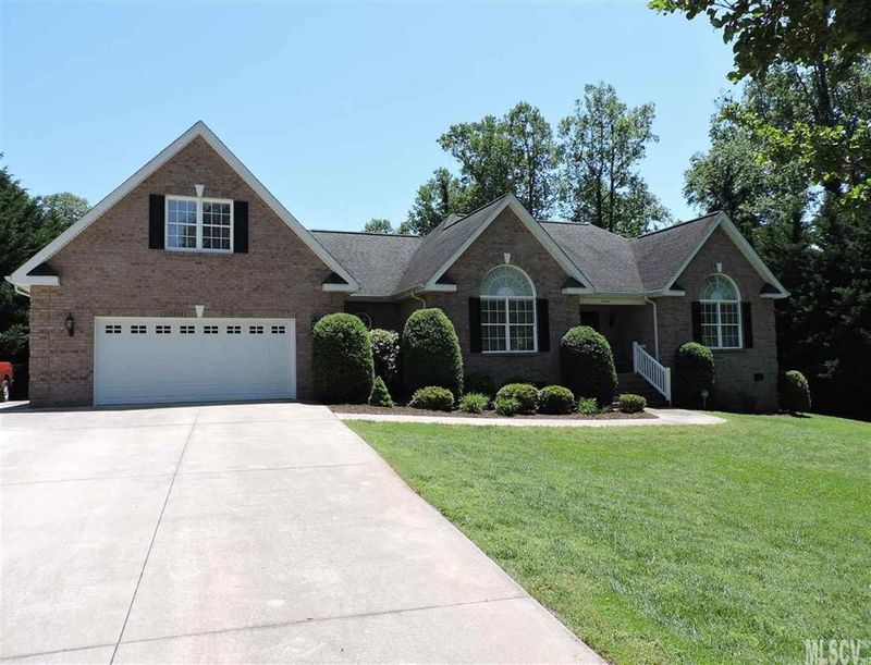 2035 15th St Ct NE, Hickory, NC 28601
