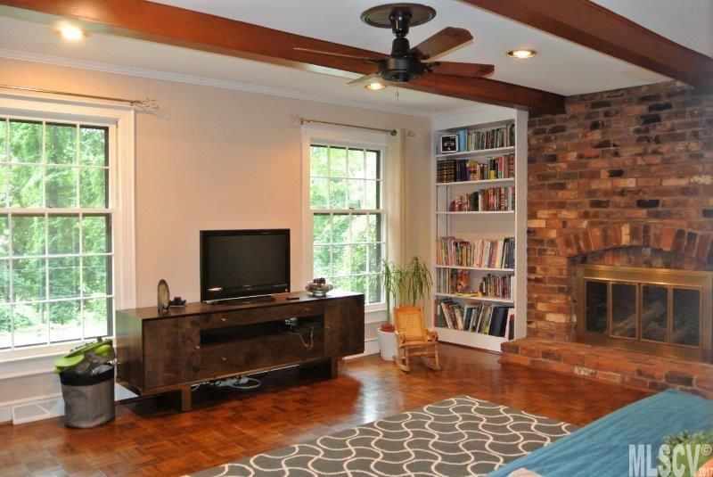 558 2nd St NW, Hickory, NC 28601